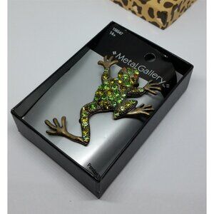 New green rhinestone and brass frog pendant brooch runway 2025 inspire